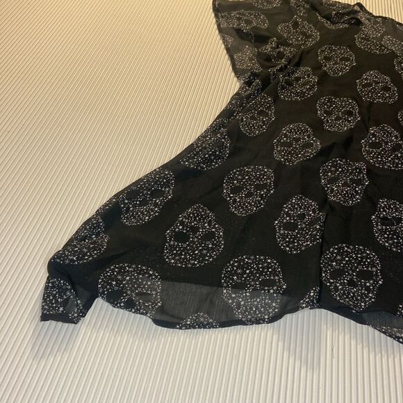 Torrid skulls see through blouse short sleeve size 4 - Picture 3 of 5